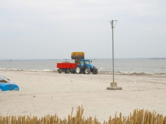 A început licitaţia pentru nisip: bătaie pe sectoarele de plajă din Mamaia